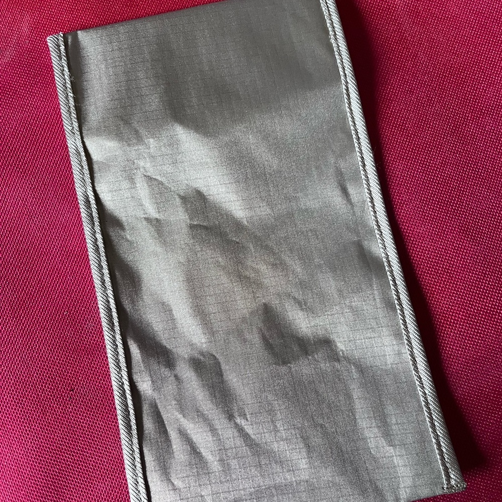 NWT Off grid RFID blocking phone and card pouch